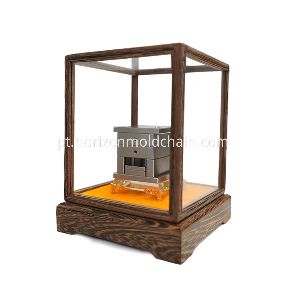 Molde de injeção em miniatura18 Miniature injection mold18